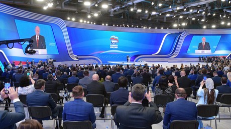 Investissements publics et valeurs familiales : Poutine s'exprime au congrès du parti Russie unie