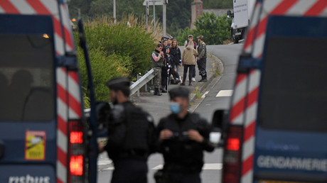 Redon : qui a ordonné aux gendarmes de détruire le matériel de sonorisation des festivaliers ?