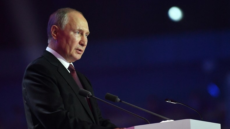 Poutine estime que la migration illégale et la cybercriminalité sont des défis européens communs