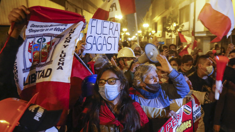 Pérou : des partisans de Keiko Fujimori tentent de faire irruption dans le palais du gouvernement
