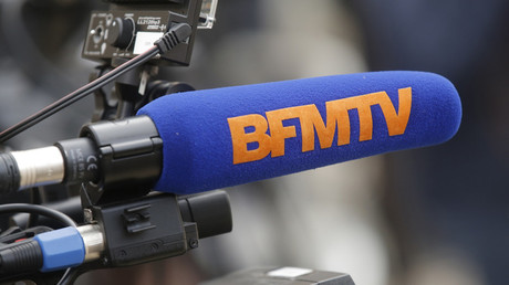 Huées, altercation et exfiltration : tensions entre des journalistes de BFM et des manifestants Huées, altercation et exfiltration : tensions entre des journalistes de BFM et des manifestants