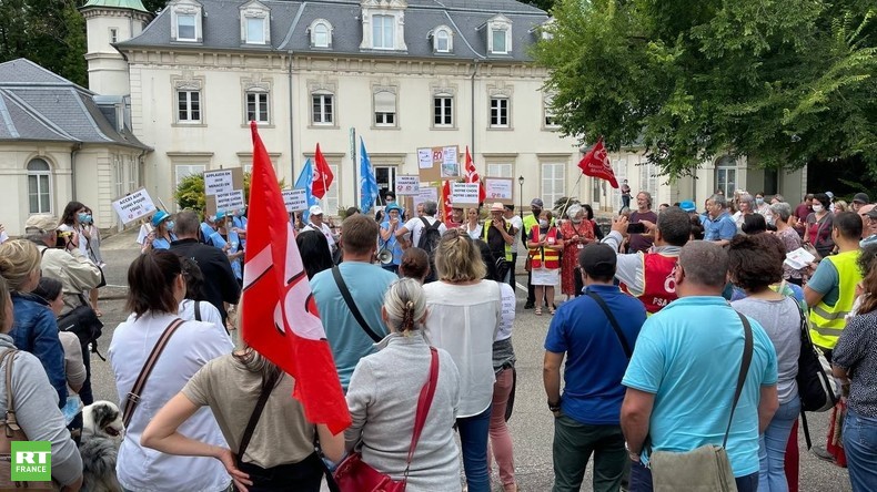 Mulhouse : manifestation de soignants contre l'obligation vaccinale (VIDEO)