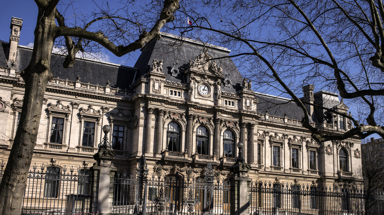 Lyon : un militant interpelle le sous-préfet sur l'insécurité, la police contrôle son identité