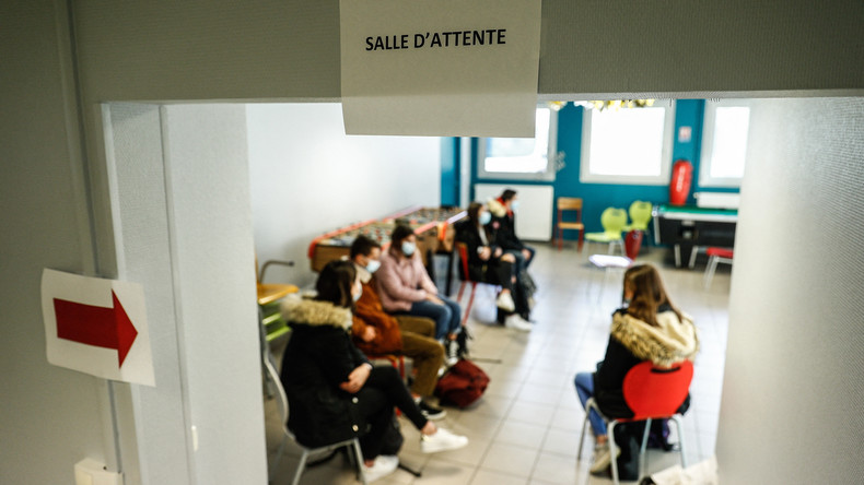 Blanquer annonce un accès au vaccin «à proximité ou au sein» des établissements scolaires