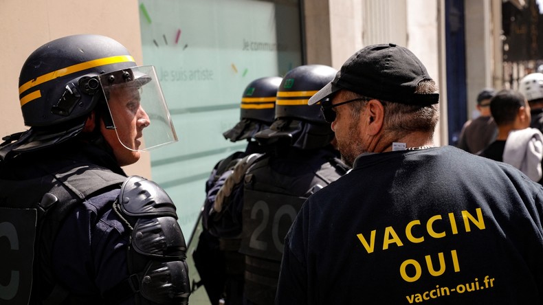 Vaccination des policiers : Darmanin va-t-il rétropédaler ?