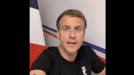 Capture d'écran d'une vidéo diffusée sur Tik Tok et Instagram par le président Emmanuel Macron.