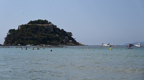 Une vingtaine de manifestants anti-pass sanitaire près du fort de Brégançon, l'organisateur arrêté