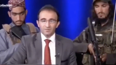 Afghanistan : un présentateur apparaît à l'antenne entouré d'hommes armés