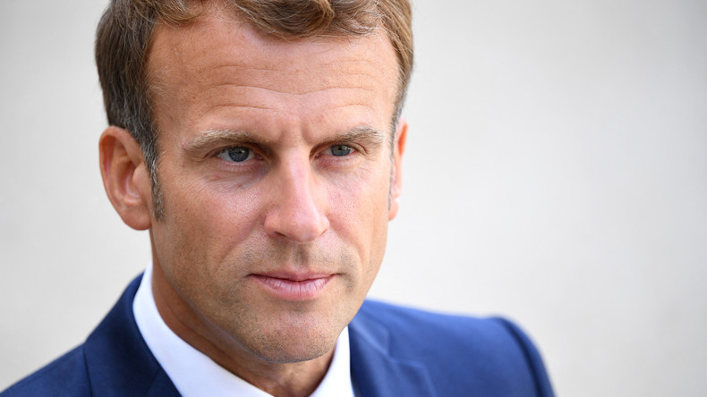 «Macron démission» : accueil houleux pour le président à Marseille