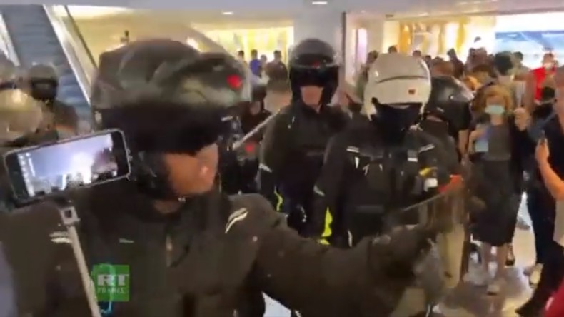 Mobilisation anti-pass sanitaire à Paris : interpellations après des tensions au forum des Halles