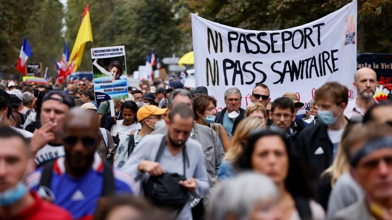 104 interpellations lors de la manifestation parisienne contre le pass sanitaire