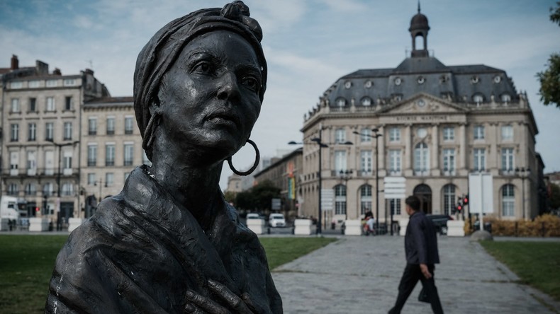 Bordeaux : une statue d'esclave dégradée, la mairie suspecte un acte «raciste»