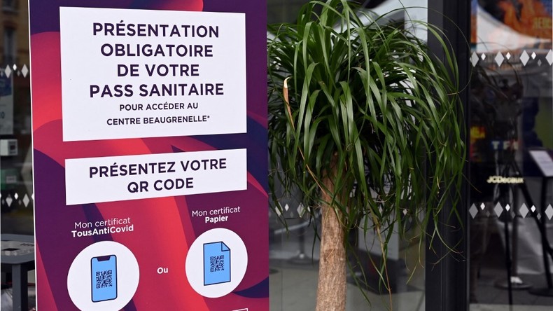 Le gouvernement envisage de prolonger le pass sanitaire, confirme l'entourage de Castex
