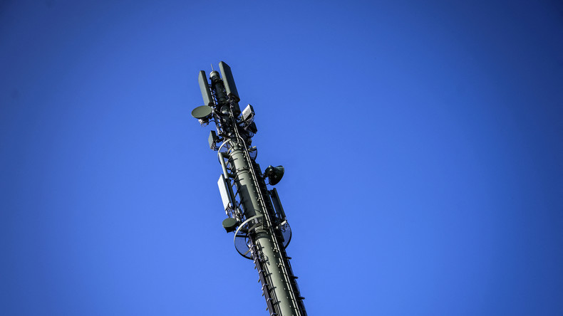 Deux moines mis en examen pour avoir mis le feu à des antennes-relais 5G
