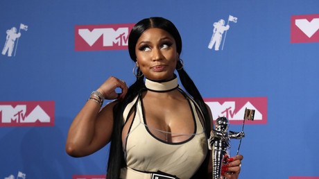 Boris Johnson réagit à des propos de Nicki Minaj sur des «testicules enflés» après la vaccination