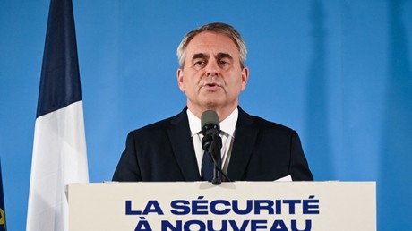 Xavier Bertrand estime qu'«il y a aujourd'hui un vrai risque de guerre civile» en France