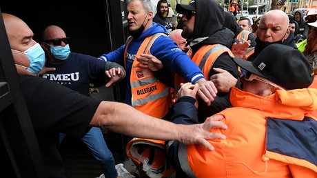 Covid-19 : un rassemblement contre la vaccination obligatoire dégénère à Melbourne