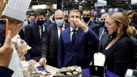 L'homme suspecté d'avoir lancé un œuf sur Macron hospitalisé en établissement psychiatrique