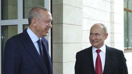 Poutine recommande à Erdogan de se faire vacciner avec Spoutnik V Poutine recommande à Erdogan de se faire vacciner avec Spoutnik V