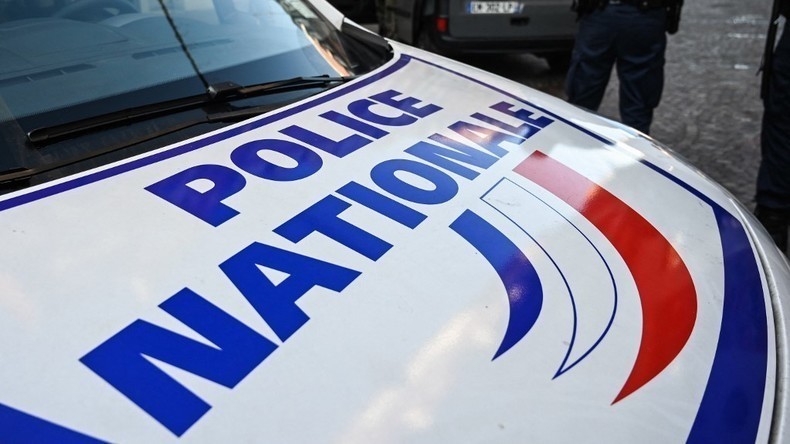 Arrestation d'un jeune admirateur d'Hitler, proche d'une islamiste, qui envisageait une tuerie