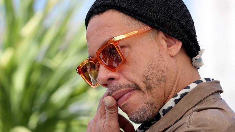 «Vous êtes des conn****» : Joey Starr insulte les opposants au pass sanitaire