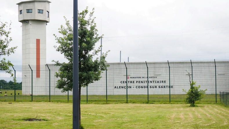 Prise d'otage à la maison d'arrêt de Condé-sur-Sarthe, le suspect s'est rendu