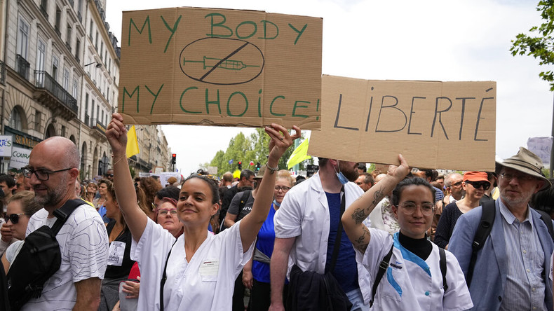 Trente-trois agents de santé non-vaccinés contestent la suspension de leur contrat de travail