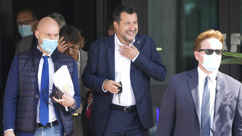 Italie : Matteo Salvini jugé pour avoir empêché des migrants bloqués en mer de débarquer