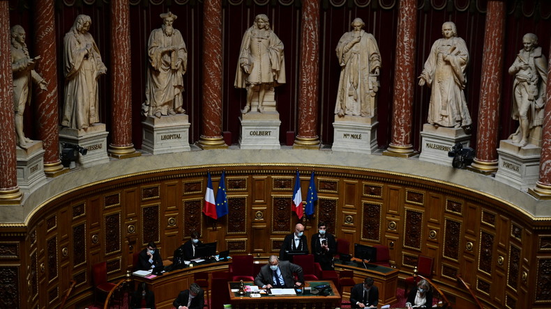 Prolongation du pass sanitaire : le Sénat veut imposer une «clause de revoyure» fin février