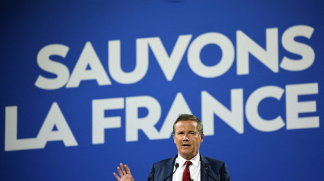 Nicolas Dupont-Aignan lance sa campagne en s’attaquant à Macron, la «marionnette du système» Nicolas Dupont-Aignan lance sa campagne en s’attaquant à Macron, la «marionnette du système»