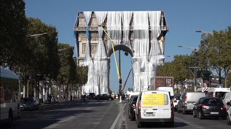 Paris : l'Arc de Triomphe déballé
