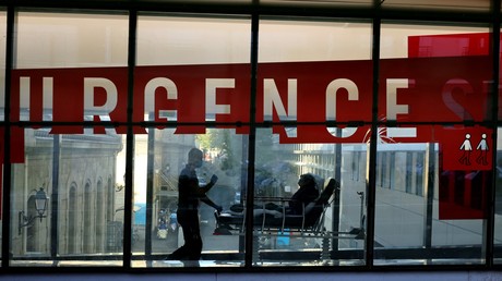 Covid-19 : suspendue car non vaccinée, une employée d’un hôpital saisit la justice Covid-19 : suspendue car non vaccinée, une employée d’un hôpital saisit la justice