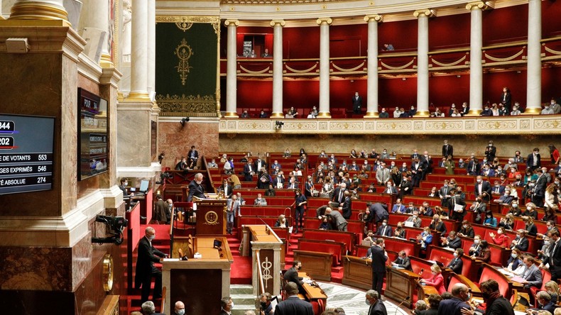«Chèque en blanc au gouvernement» ? L'Assemblée vote le projet de loi de «vigilance sanitaire»