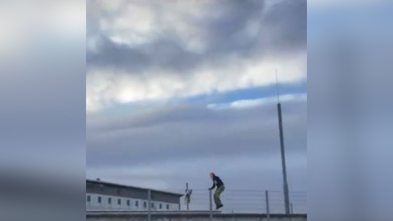 Lyon : un «Dalton» nargue de nouveau les autorités en escaladant le grillage d'une prison (VIDEO)
