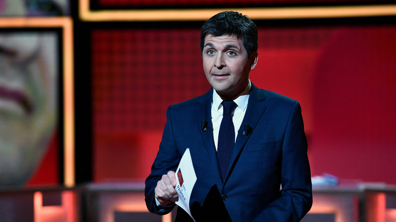 En couple avec une conseillère de Jean Castex, Thomas Sotto se retire de l'émission «Elysée 2022»