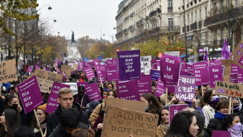 #NousToutes : des heurts éclatent entre le collectif Némésis et des militants «antifascistes»