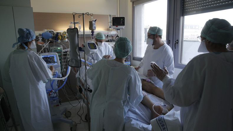 Covid-19 : plus de 30 000 nouveaux cas recensés, un niveau inédit depuis le printemps