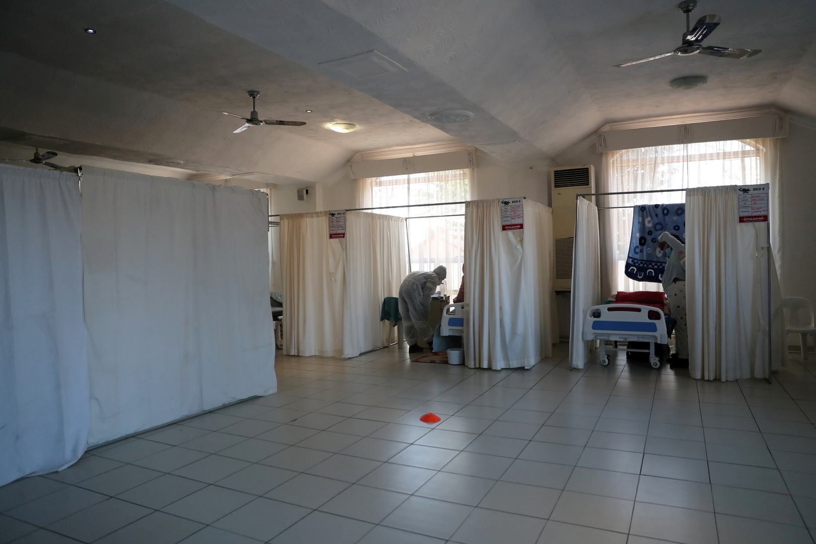 Des soignants traitent des patients dans un hôpital de Johannesburg, Afrique du Sud, le 11 juillet 2021 (image d'illustration).