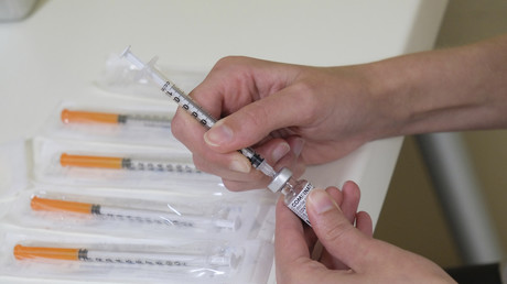 Les vaccins ARN messagers tels que Pfizer et Moderna accentuent les risque de myocardite et de péricardite selon une étude française (image d'illustration).