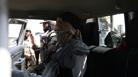 Un membre présumé de la branche afghane de Daesh, dans un véhicule des forces spéciales talibanes à Kaboul, le 5 septembre 2021.