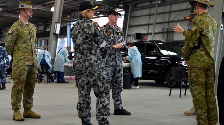 Des soldats australiens encadrent un centre de dépistage du Covid-19 à Melbourne, le 29 juin 2020 (image d'illustration).