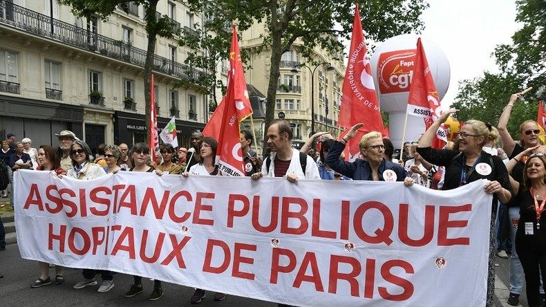 «Aux urgences, les patients restent sur les brancards» : les soignants réclament des embauches