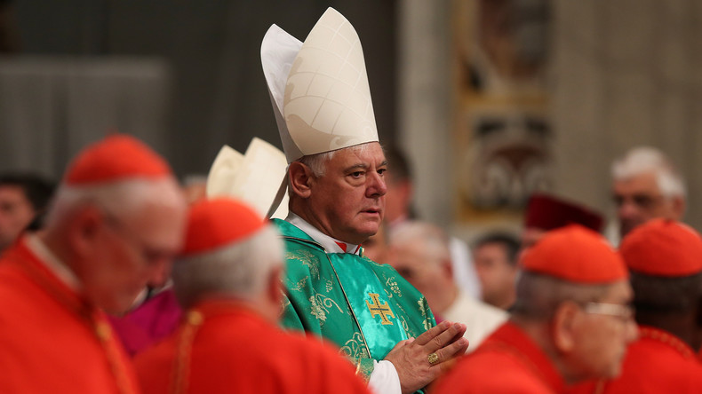 Covid : un cardinal accuse Soros et Gates de vouloir instaurer un «contrôle total» de la population