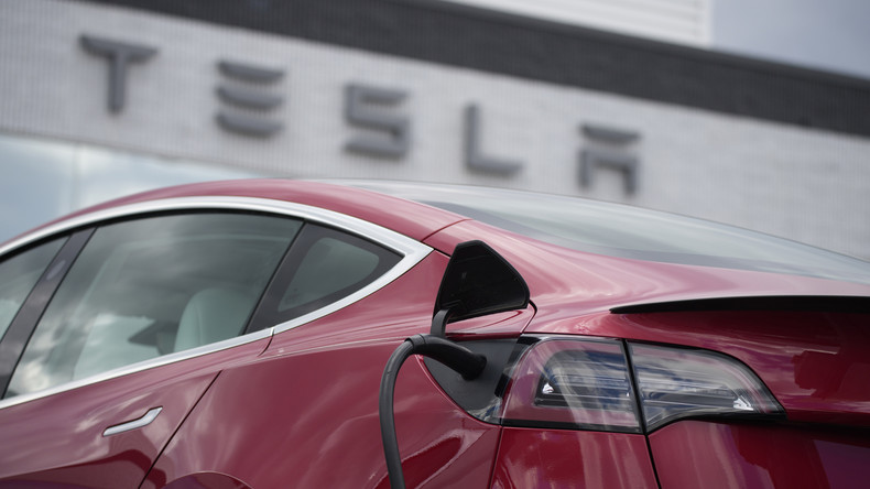 Le marché automobile français au plus bas en 2021, mais l'électrique progresse