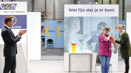 Pays-Bas : le gouvernement envisagerait déjà d’aller jusqu’à six doses de vaccin contre le Covid