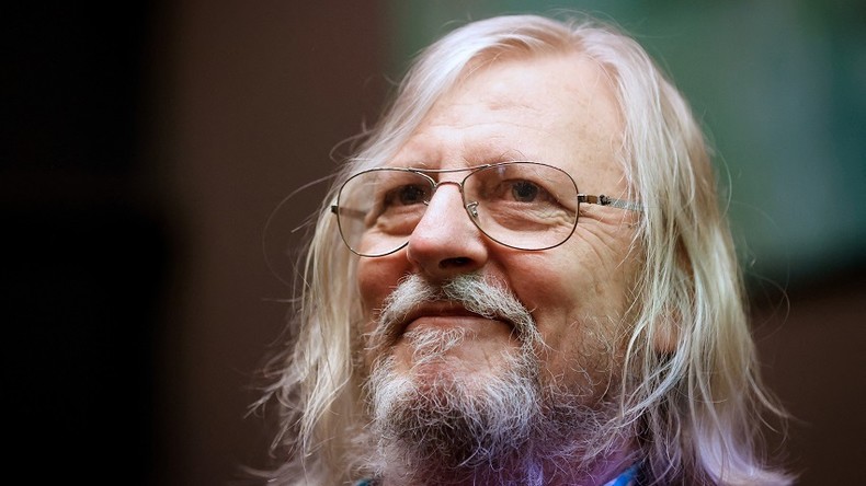 «Lui marche pendant 10 ans» : Didier Raoult ironise sur l'efficacité des vaccins anti-Covid