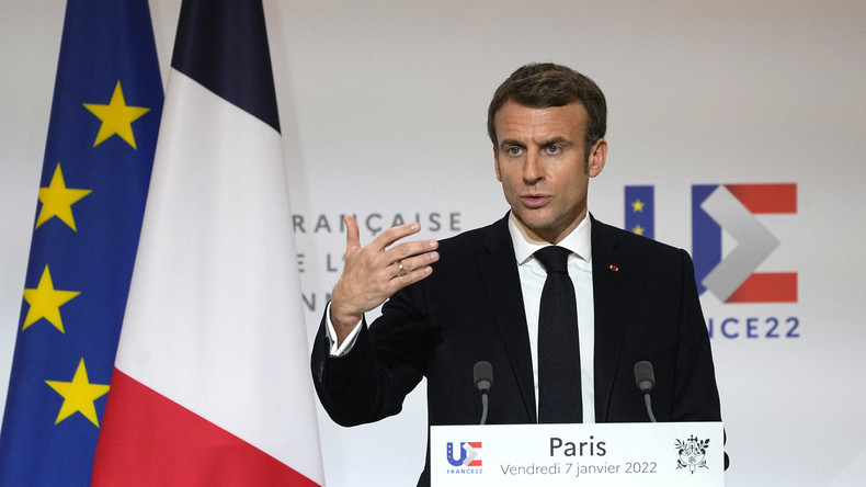 Emmanuel Macron s'exprime lors d'une conférence de presse le 7 janvier 2022