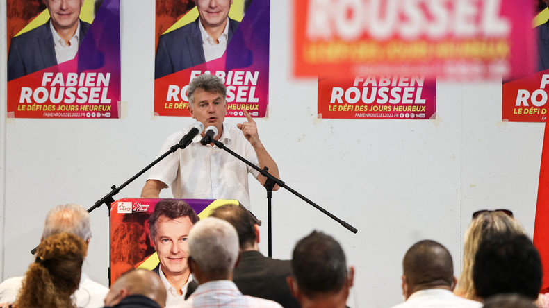 Le candidat du Parti communiste français Fabien Roussel