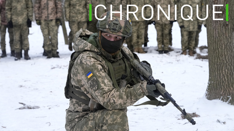Un instructeur militaire ukrainien à Kiev