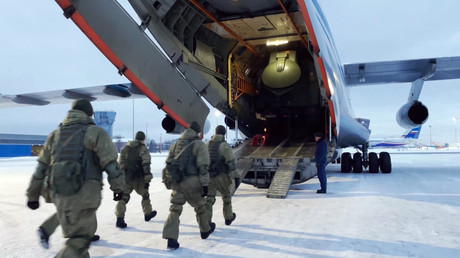 Des soldats russes déployés au Kazakhstan dans le cadre d'une mission de maintien de la paix de l'OTSC.